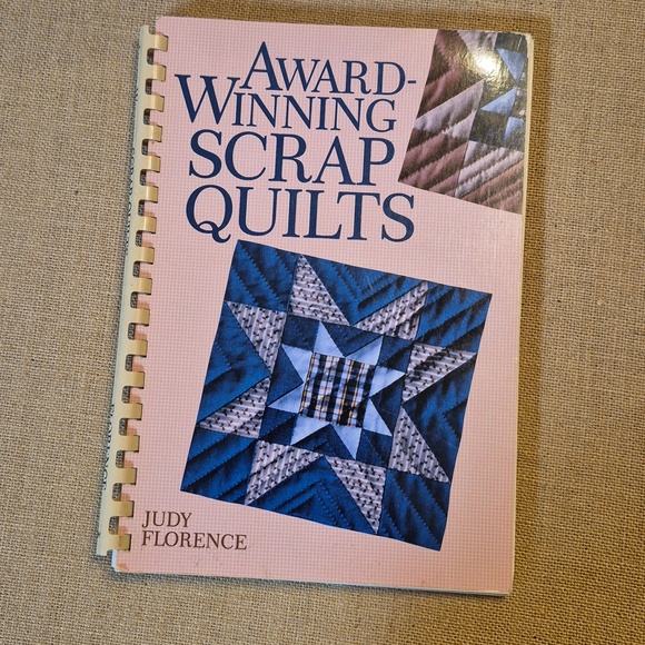 2 vintage quilting books: "Award-Winning Scrap Quilts" & "The Pieceable Kingdom" - Picture 4 of 11